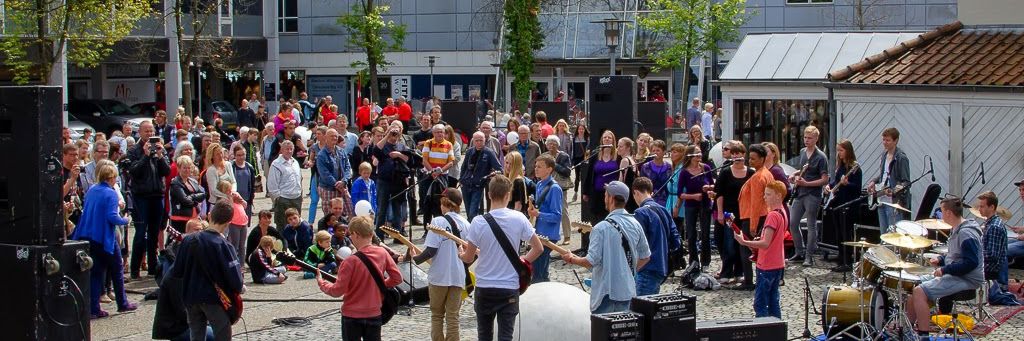 Randers Musikskole optræder på Slotspladsen